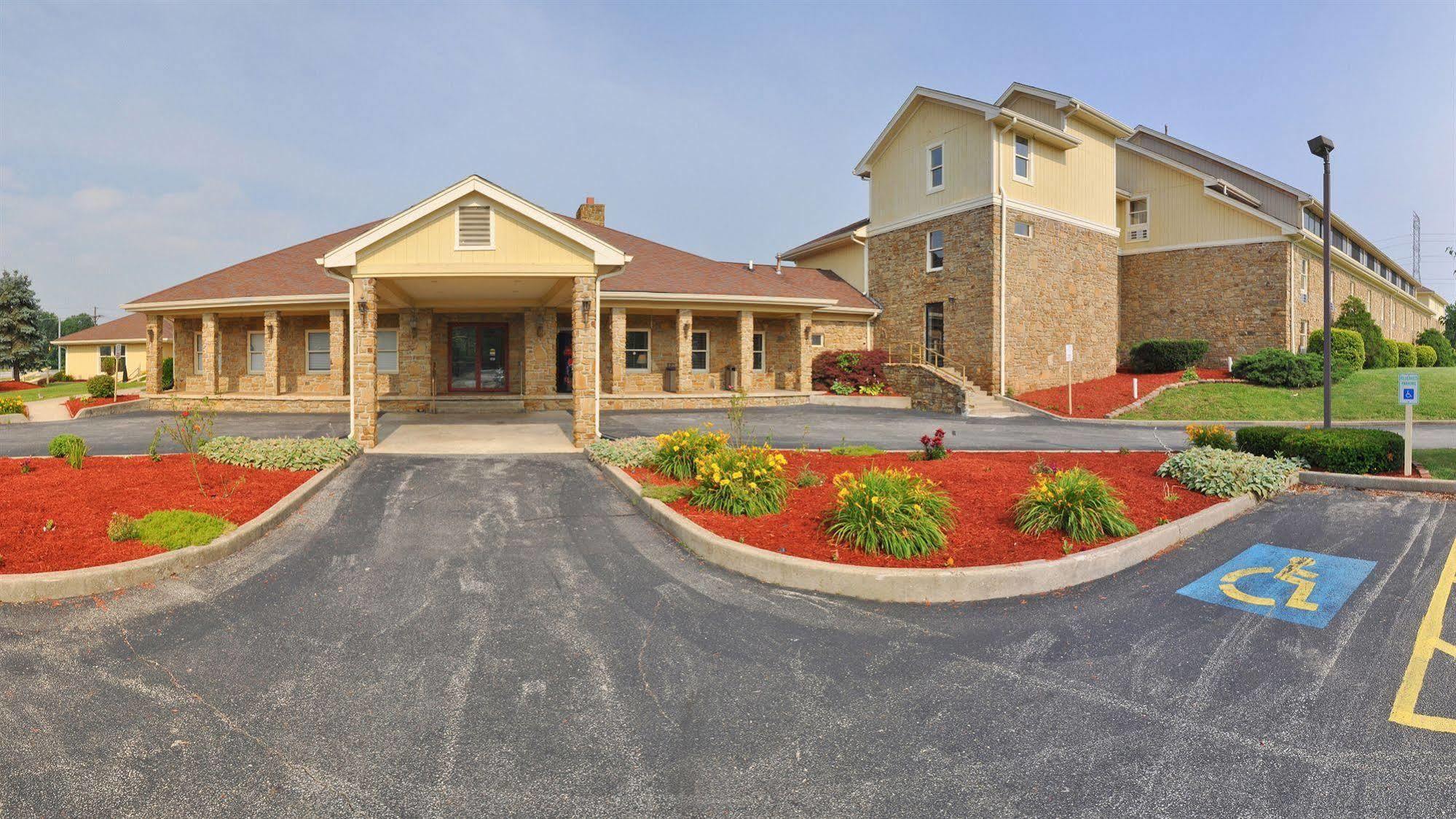 Quality Inn & Suites Bedford West מראה חיצוני תמונה