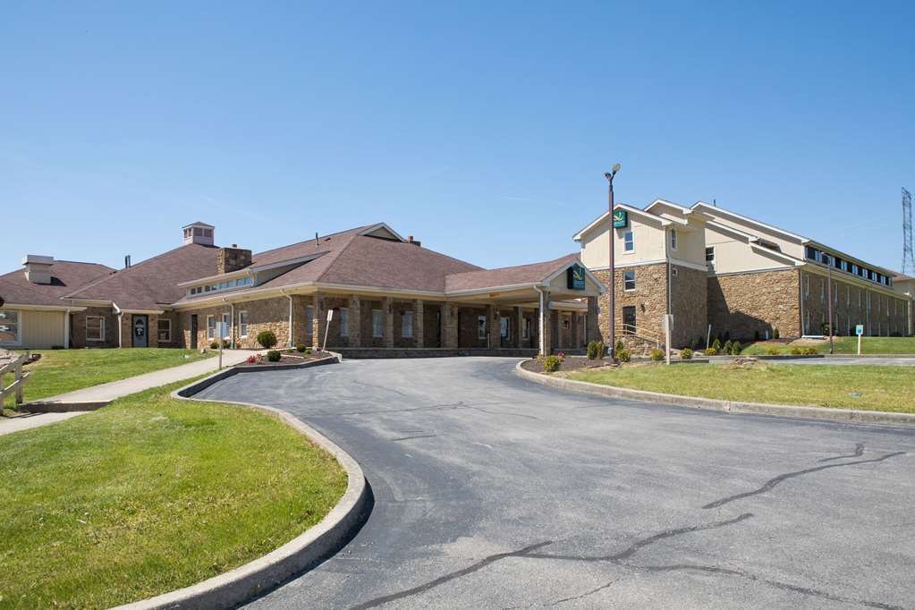 Quality Inn & Suites Bedford West מראה חיצוני תמונה